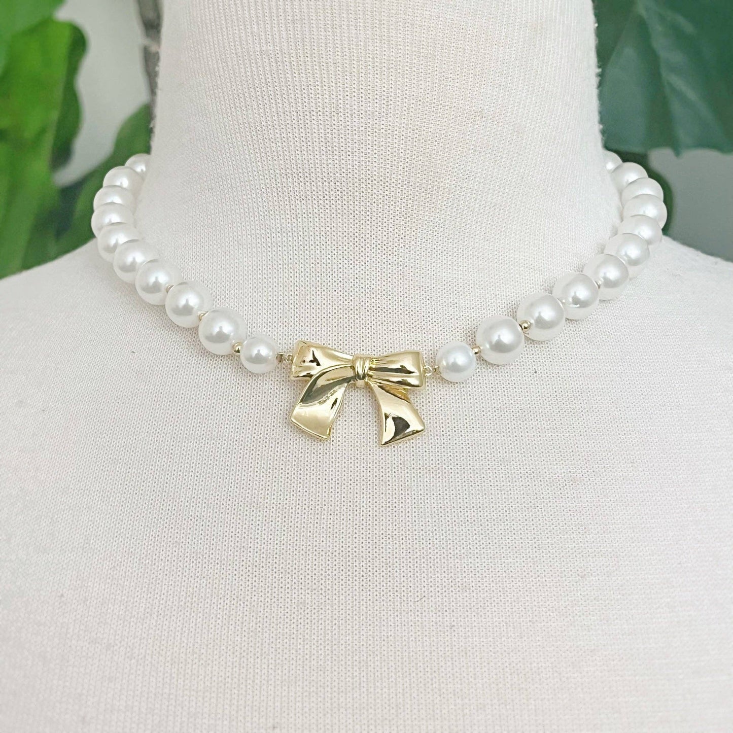 Pearly Bow Necklace