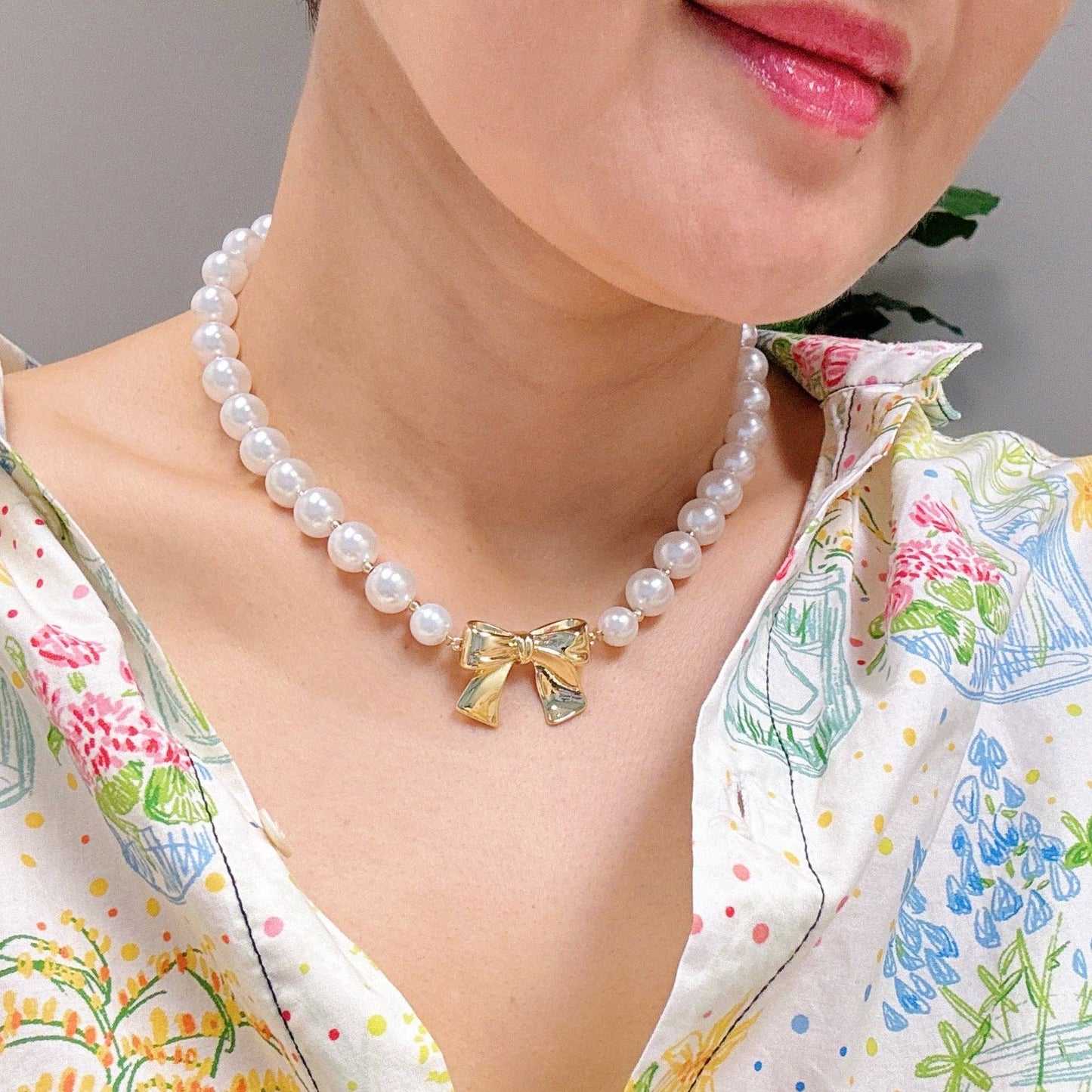 Pearly Bow Necklace