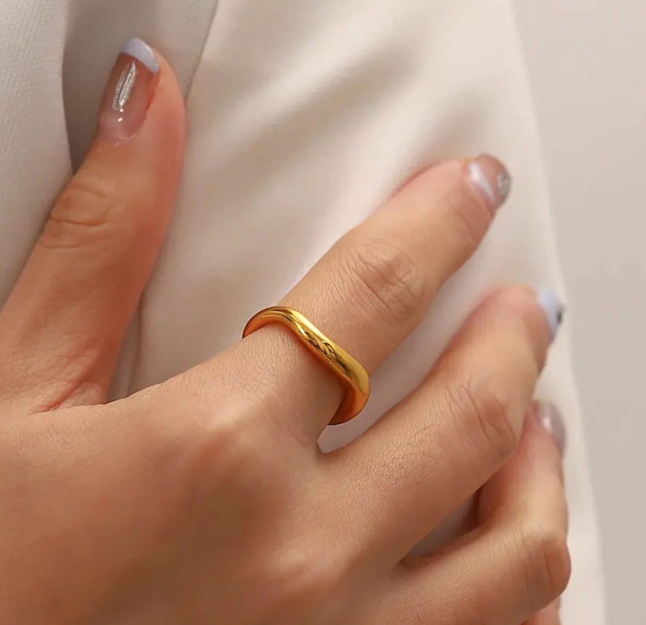 Wave Simple Band Ring