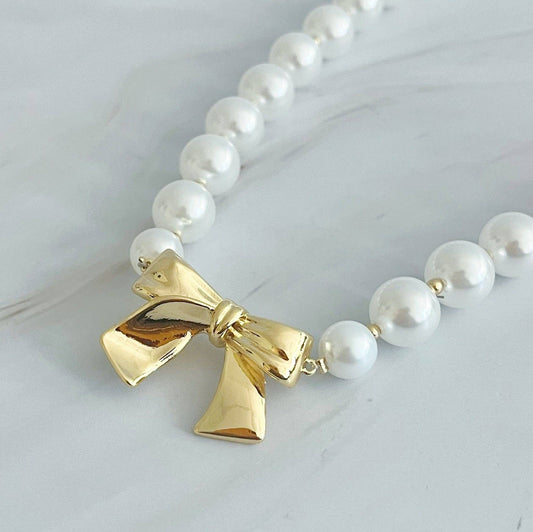 Pearly Bow Necklace